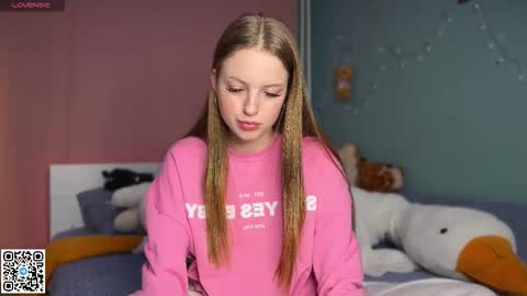 Snapshot of steffi_meoww chatting on 01-11-26, 08:03 STEFI Streams every day from 10 PM GTM1 online show from 01-11-26, 08:03