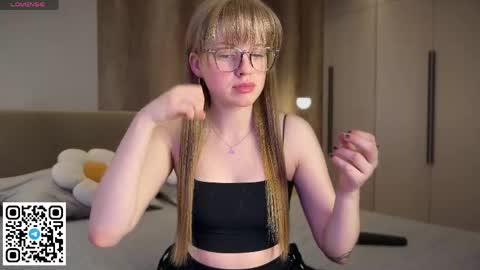 STEFI  Streams every day from 10 PM GTM1  online show from 04-04-26, 01:15