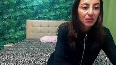 Snapshot of stella_john chatting on 01-06-25, 05:52 Stella John online show from 01-06-25, 05:52