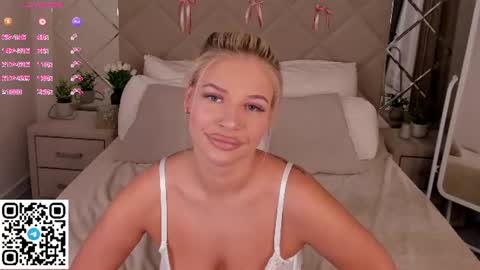 Snapshot of stella_leee chatting on 07-22-26, 12:57 Stella Leee online show from 07-22-26, 12:57