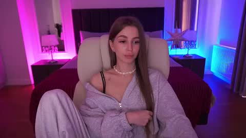 stellahoneywell online show from 03-26-26, 07:25