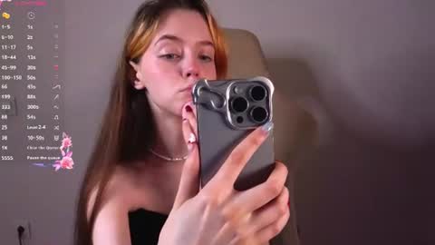 Snapshot of stellamontis chatting on 07-15-26, 05:12 Stella online show from 07-15-26, 05:12
