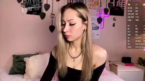 Snapshot of stellar_blade chatting on 05-17-26, 03:15 Alexia online show from 05-17-26, 03:15