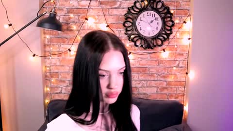 Snapshot of stellary_shy chatting on 12-19-24, 02:02 Stellary online show from 12-19-24, 02:02