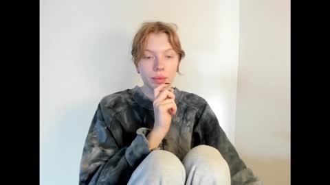 S T E L L A online show from 11-18-25, 08:08