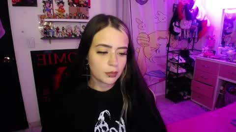 Snapshot of stephani_rousso chatting on 05-20-26, 11:00 joha cosmo online show from 05-20-26, 11:00