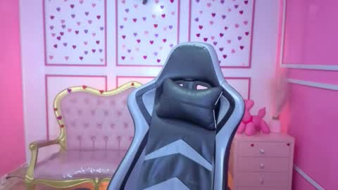 Stephania online show from 12-16-25, 11:48