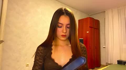 Stephani online show from 03-18-26, 03:15