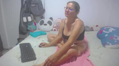 Snapshot of stepmom_slut_50_ chatting on 03-08-25, 07:20 Angie mature online show from 03-08-25, 07:20