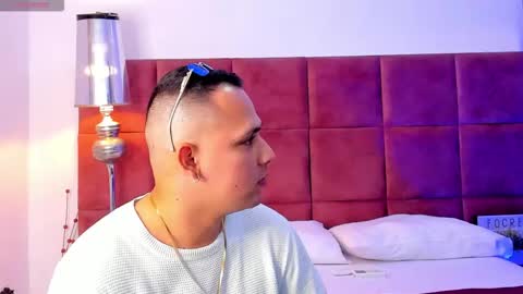 Snapshot of steve__ross chatting on 12-15-25, 04:17 steve__ross online show from 12-15-25, 04:17