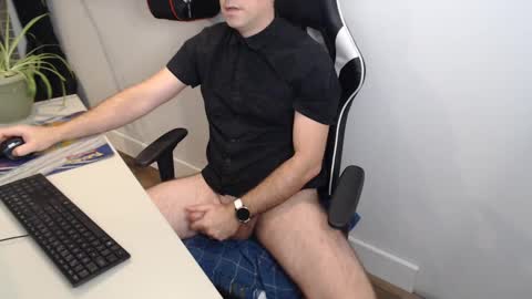 steve_oo8 online show from 12-19-24, 04:13