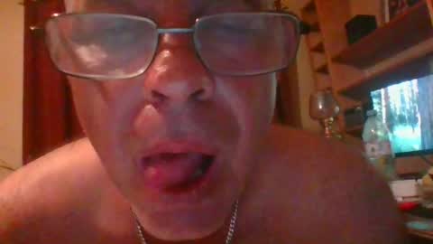 Snapshot of stevejm3740 chatting on 08-09-26, 03:23 stevejm3740 online show from 08-09-26, 03:23