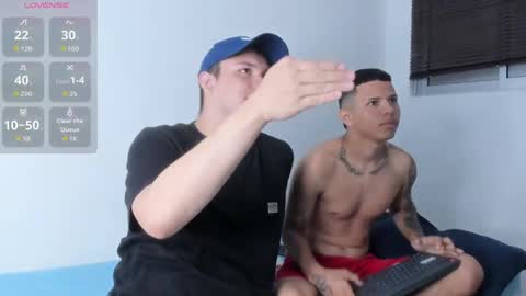 Snapshot of steven_and_benji chatting on 04-08-26, 11:32 Steven and Benji online show from 04-08-26, 11:32