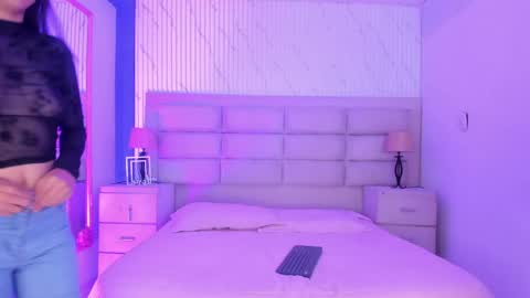 Snapshot of stevenandlaura_ chatting on 05-18-26, 05:02 stevenandlaura_ online show from 05-18-26, 05:02