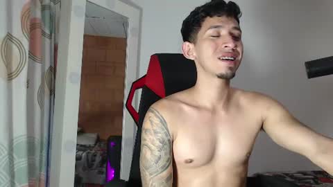 Snapshot of stevensex501 chatting on 07-19-26, 12:03 steven online show from 07-19-26, 12:03