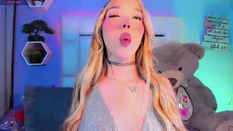 Snapshot of steyseequeen chatting on 10-04-25, 07:34 Steisee Reyes online show from 10-04-25, 07:34