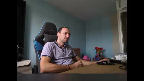 Snapshot of stickolive1 chatting on 09-12-25, 01:11 stickolive1 online show from 09-12-25, 01:11