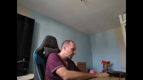 Snapshot of stickolive1 chatting on 09-16-25, 10:05 stickolive1 online show from 09-16-25, 10:05