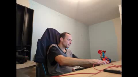 Snapshot of stickolive1 chatting on 10-01-25, 10:38 stickolive1 online show from 10-01-25, 10:38