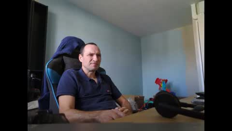 Snapshot of stickolive1 chatting on 10-06-25, 11:18 stickolive1 online show from 10-06-25, 11:18