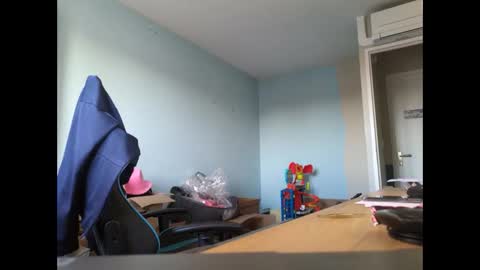 Snapshot of stickolive1 chatting on 12-17-25, 03:18 stickolive1 online show from 12-17-25, 03:18