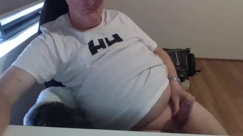 Snapshot of stiffyman55 chatting on 09-30-25, 04:39 stiffyman55 online show from 09-30-25, 04:39