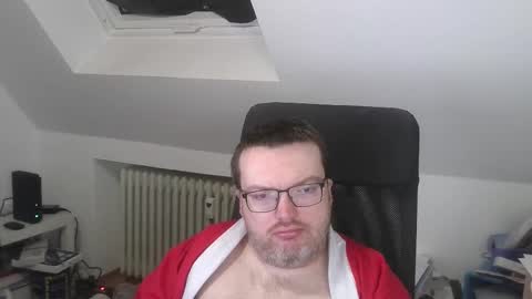 Snapshot of still_alive1985 chatting on 12-19-25, 07:15 Oliver online show from 12-19-25, 07:15