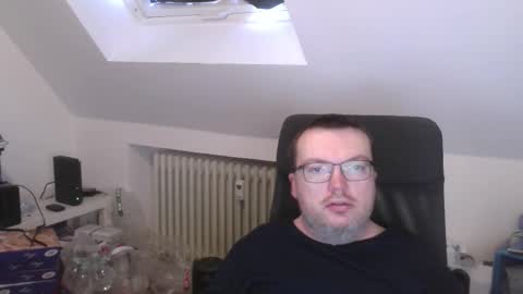 Snapshot of still_alive1985 chatting on 03-08-26, 06:28 Oliver online show from 03-08-26, 06:28