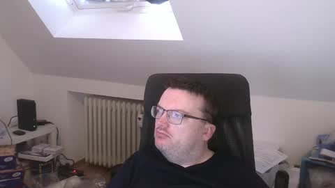 Snapshot of still_alive1985 chatting on 03-31-26, 06:36 Oliver online show from 03-31-26, 06:36