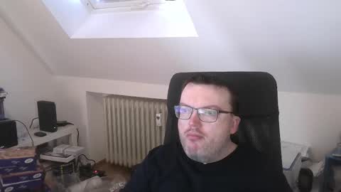 Snapshot of still_alive1985 chatting on 04-06-26, 06:03 Oliver online show from 04-06-26, 06:03