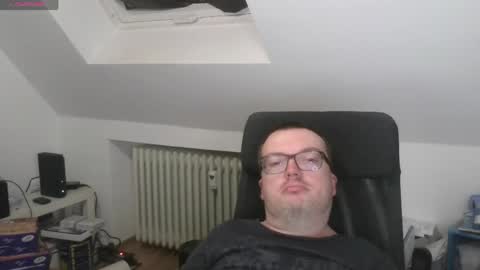 Snapshot of still_alive1985 chatting on 04-15-26, 07:58 Oliver online show from 04-15-26, 07:58