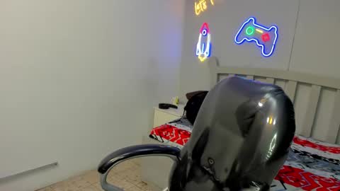 Stiwen online show from 10-24-25, 01:40