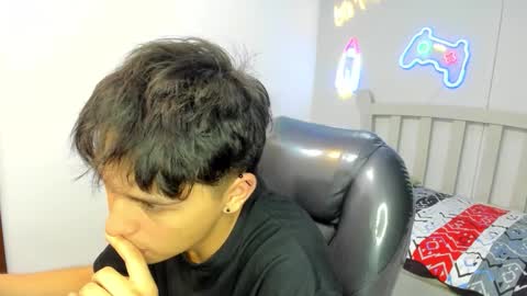 Stiwen online show from 11-14-25, 02:38