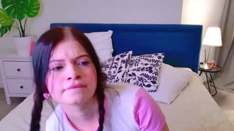 Snapshot of stormi_sky chatting on 04-28-26, 06:07 Leila online show from 04-28-26, 06:07