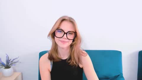 Snapshot of stormigold chatting on 03-09-26, 09:35 Stormi online show from 03-09-26, 09:35