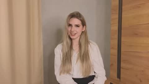 Luna online show from 11-17-25, 05:08