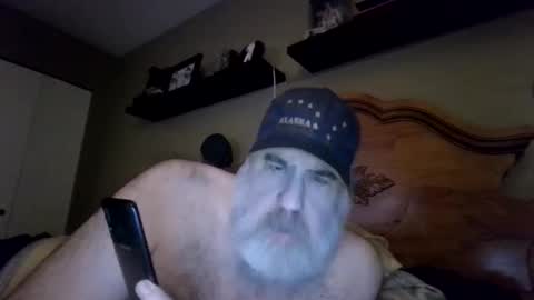 Snapshot of straightbear4you chatting on 04-18-26, 11:14 Straightbear4you online show from 04-18-26, 11:14