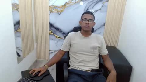 Snapshot of straightbigcockk chatting on 11-16-25, 02:06 StraightBigCock online show from 11-16-25, 02:06