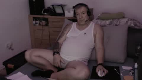 Snapshot of stranger1966 chatting on 11-17-25, 08:47 Stranger online show from 11-17-25, 08:47