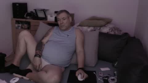 Snapshot of stranger1966 chatting on 11-19-25, 09:37 Stranger online show from 11-19-25, 09:37