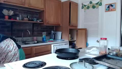 Strawberrylotsacake online show from 05-15-26, 05:20