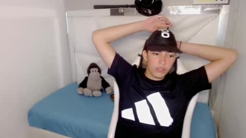 Snapshot of street_poemm_ chatting on 03-05-26, 07:26 Street online show from 03-05-26, 07:26