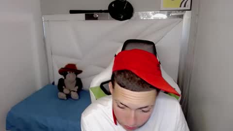 Snapshot of street_poemm_ chatting on 03-10-26, 09:03 Street online show from 03-10-26, 09:03