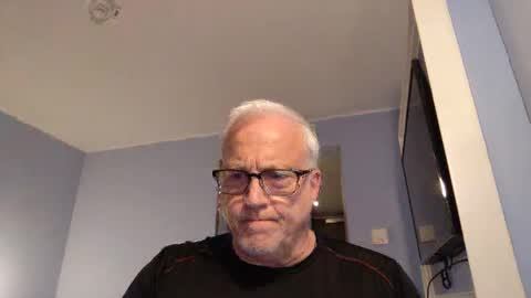 Snapshot of strkgforyou chatting on 10-28-25, 09:39 Stroking For You online show from 10-28-25, 09:39