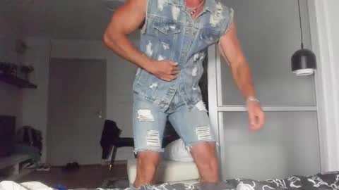 Strong Arni online show from 10-21-25, 05:02