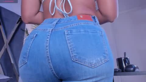Snapshot of strong_girl_ chatting on 02-17-25, 11:13 Alexa online show from 02-17-25, 11:13