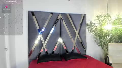 Snapshot of strong_girl_ chatting on 10-15-25, 10:59 Alexa online show from 10-15-25, 10:59