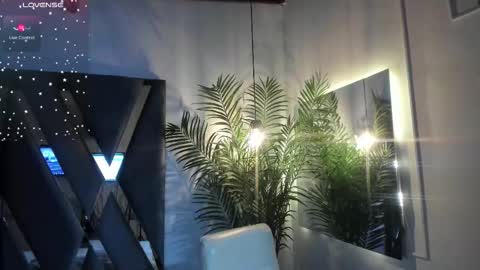 Snapshot of strong_girl_ chatting on 10-16-25, 10:49 Alexa online show from 10-16-25, 10:49