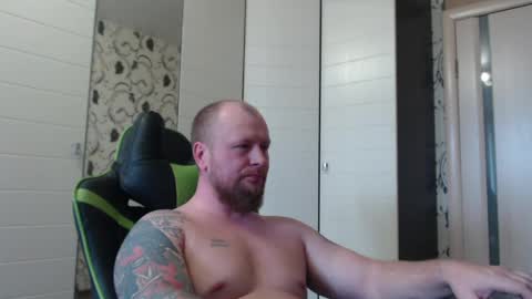 Alex online show from 04-25-26, 01:41