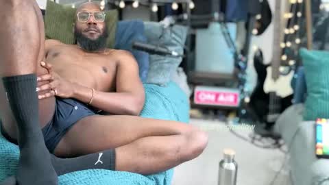 strongmellow online show from 10-23-25, 03:22